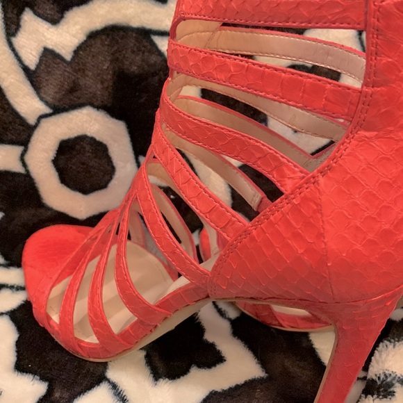▫️VINCE CAMUTO▫️caged heels - Picture 3 of 11